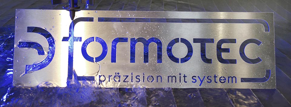 formoTEC Schild in der Wasserstrahlschneidanlage